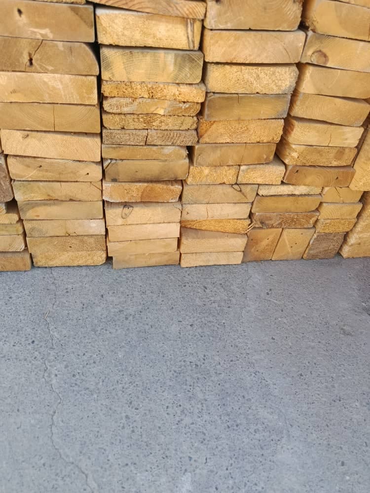 چوب فروشی علی بیابانی در جاده شهریار