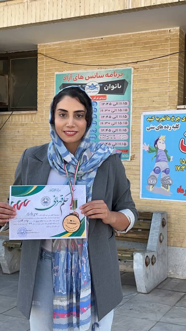 مربی شنا الهام فرهادنژاد در زرین شهر