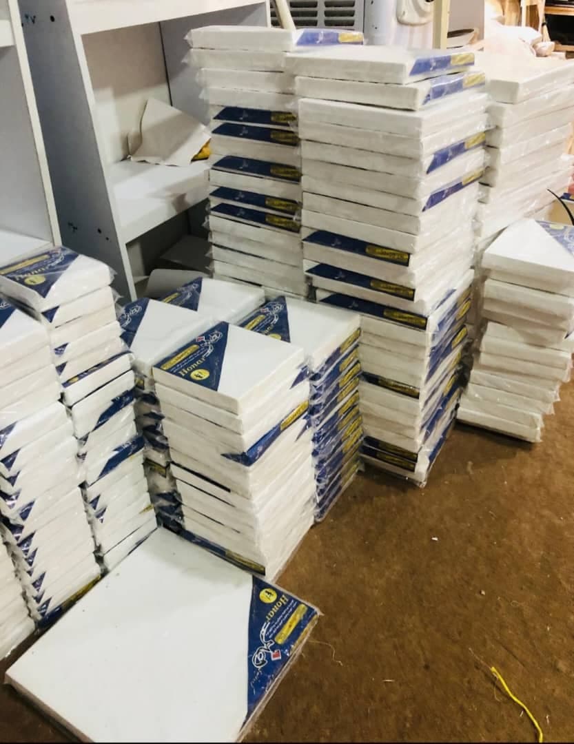 تولیدی بوم نقاشی هنر به مدیریت رعنایی بجنورد