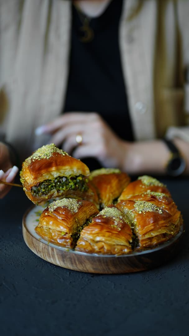 باقلوا و حلوای شیرونه در تبریز