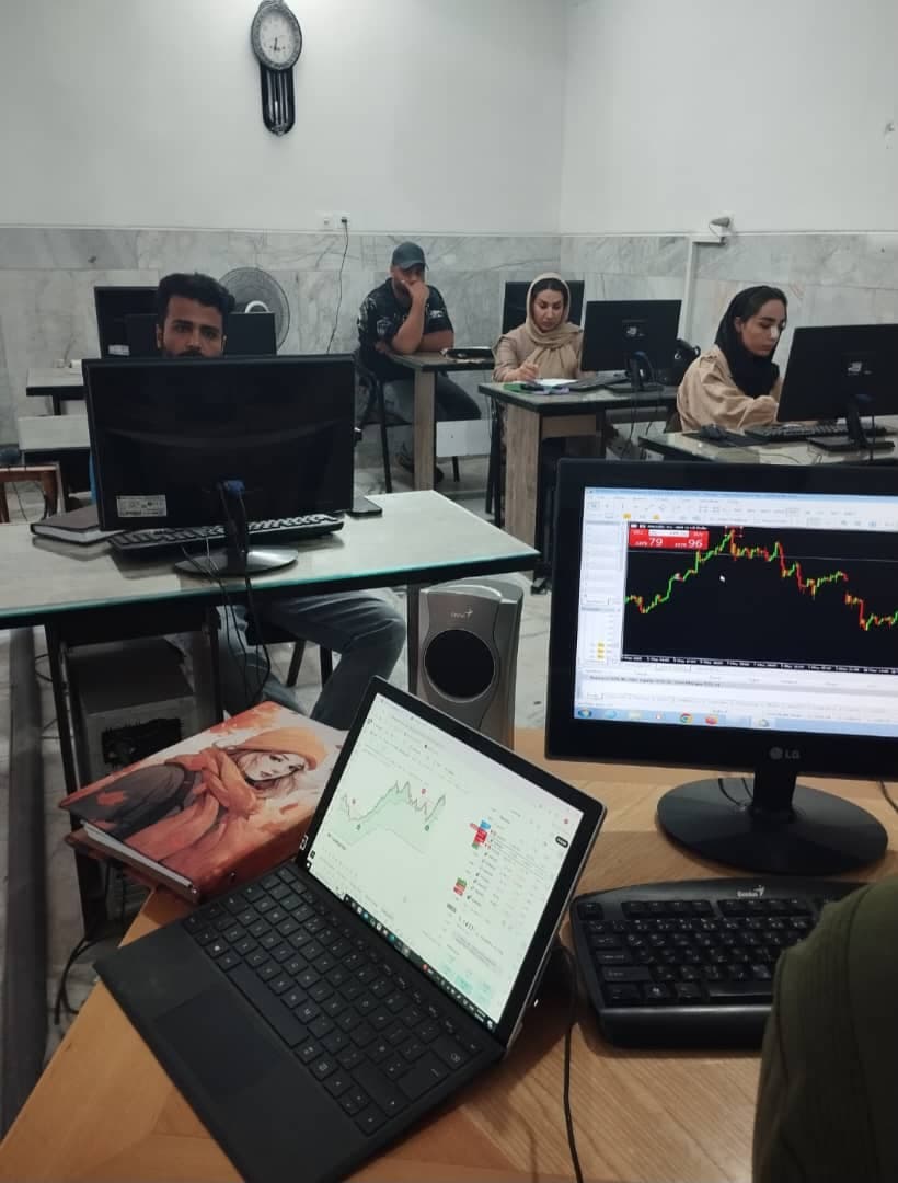 آموزشگاه فنی و حرفه ای کامپیوتر ثامن در میدان مشتاق کرمان