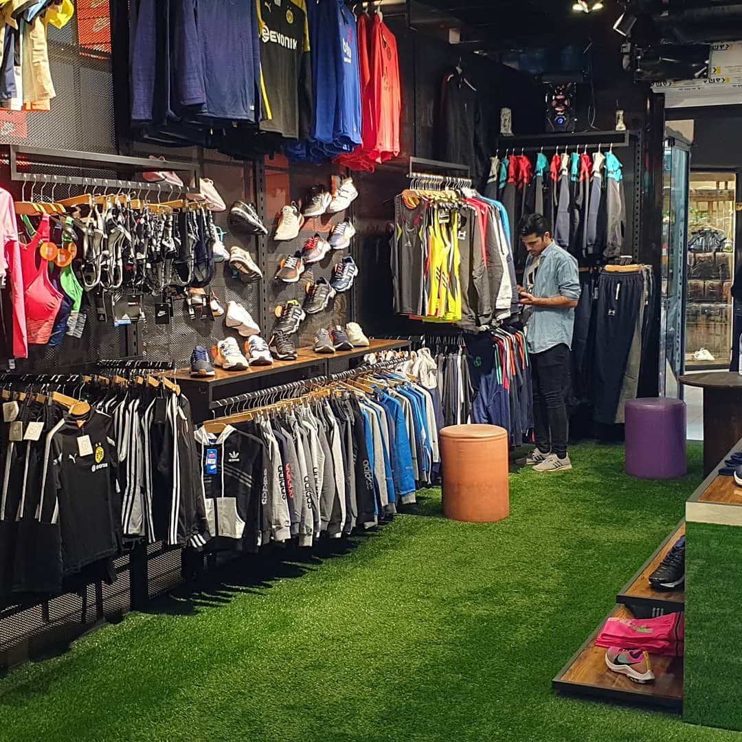 طراحی و اجرا دکورهای مزونی و فروشگاهی مستر دکور در مشهد