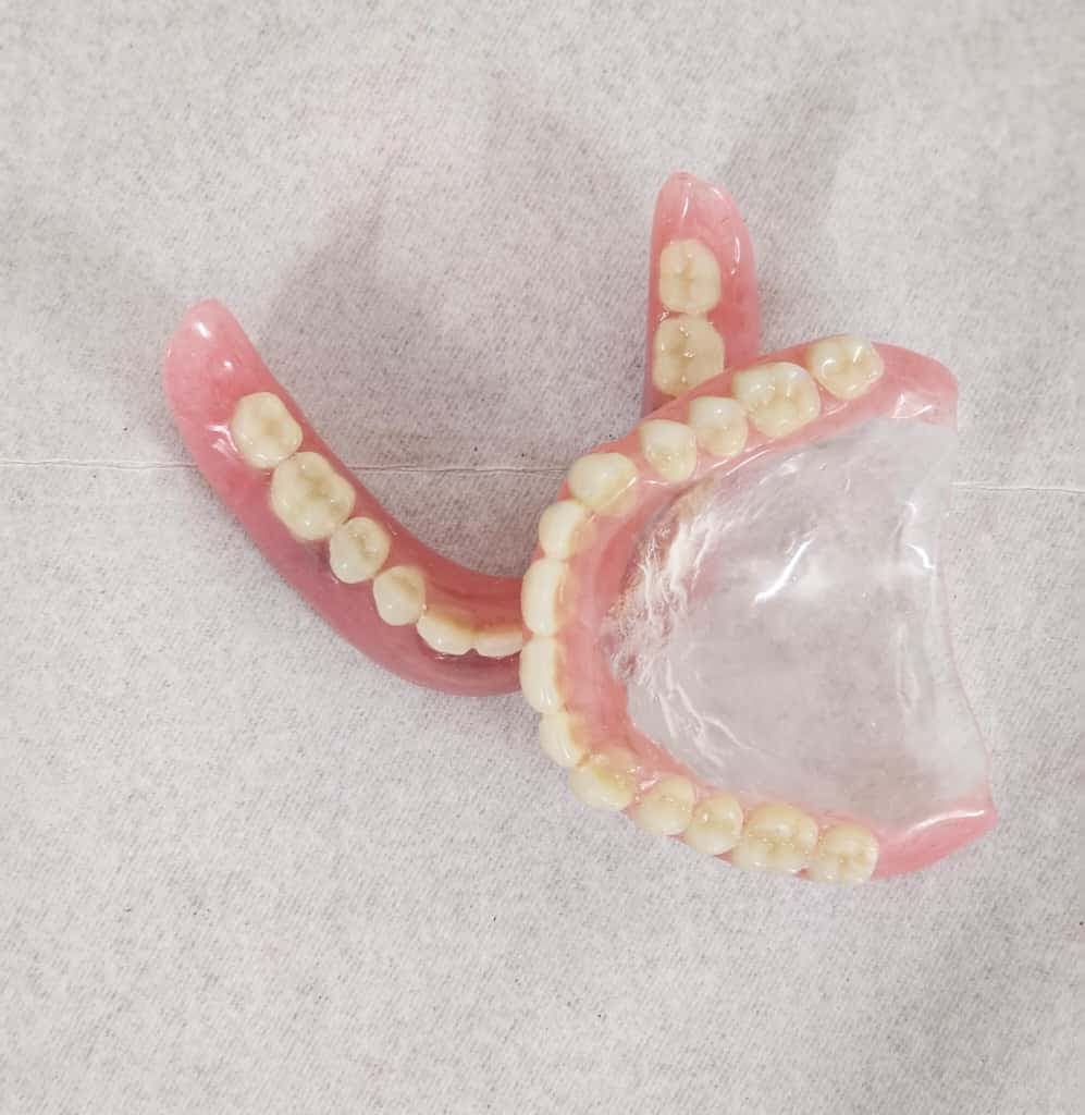 مطب دندانپزشکی تخصصی دکتر بنیکا عباسی در اصفهان