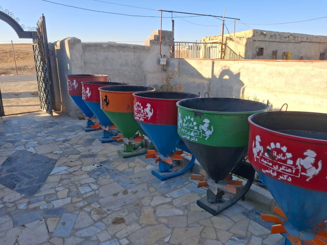 تولید سمپاش چرخدار و پشت تراکتوری لطفی عظیم در همدان