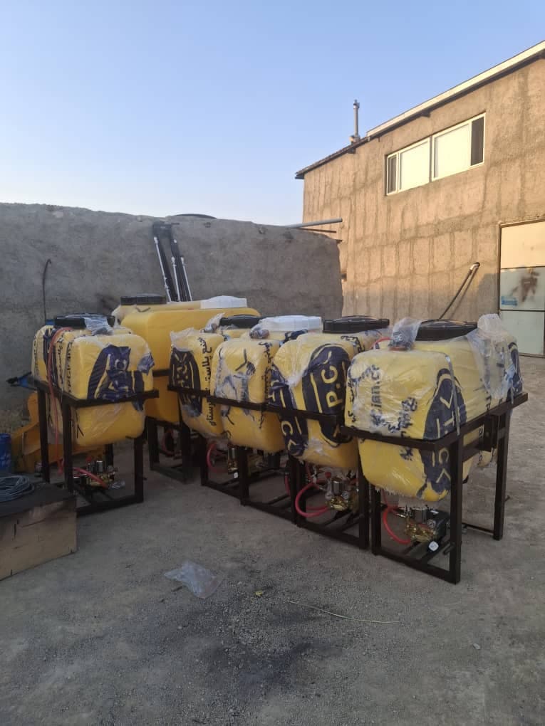 تولید سمپاش چرخدار و پشت تراکتوری لطفی عظیم در همدان