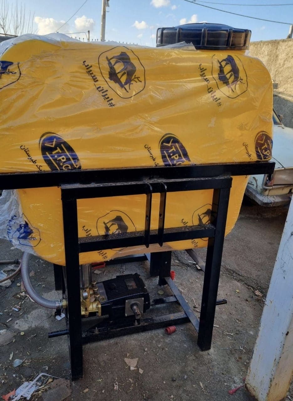 تولید سمپاش چرخدار و پشت تراکتوری لطفی عظیم در همدان