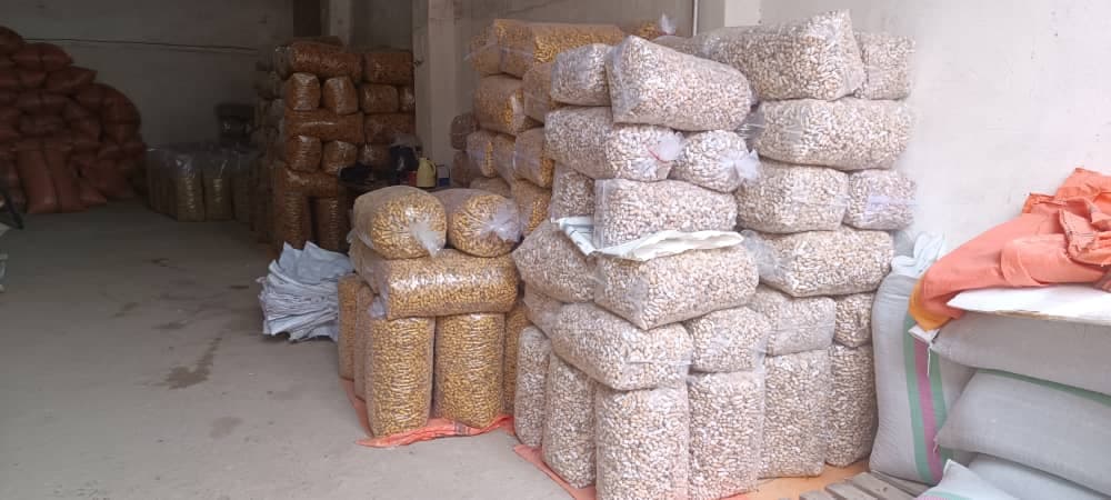 تولید و فروش عمده بادام زمینی و تخمه کارگاه بابامیری در بوکان