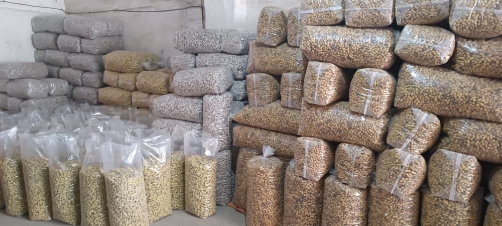 تولید و فروش عمده بادام زمینی و تخمه کارگاه بابامیری در بوکان