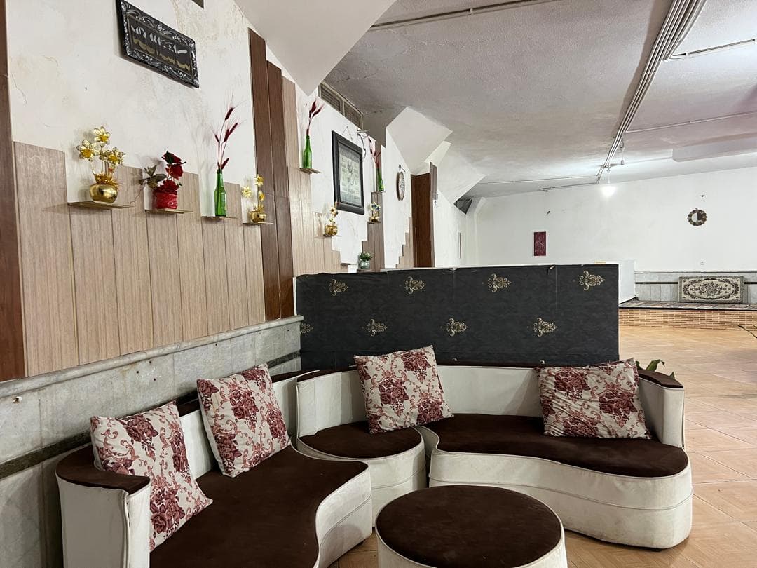 رستوران ایران زمین در خیابان دانشگاه زاهدان