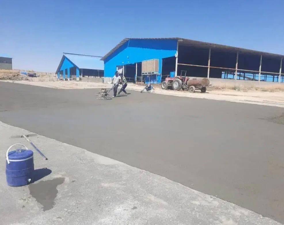 بتن ریزی با ماله پروانه نوری در همدان