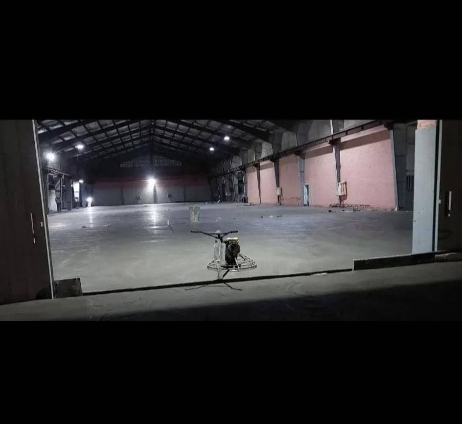 بتن ریزی با ماله پروانه نوری در همدان