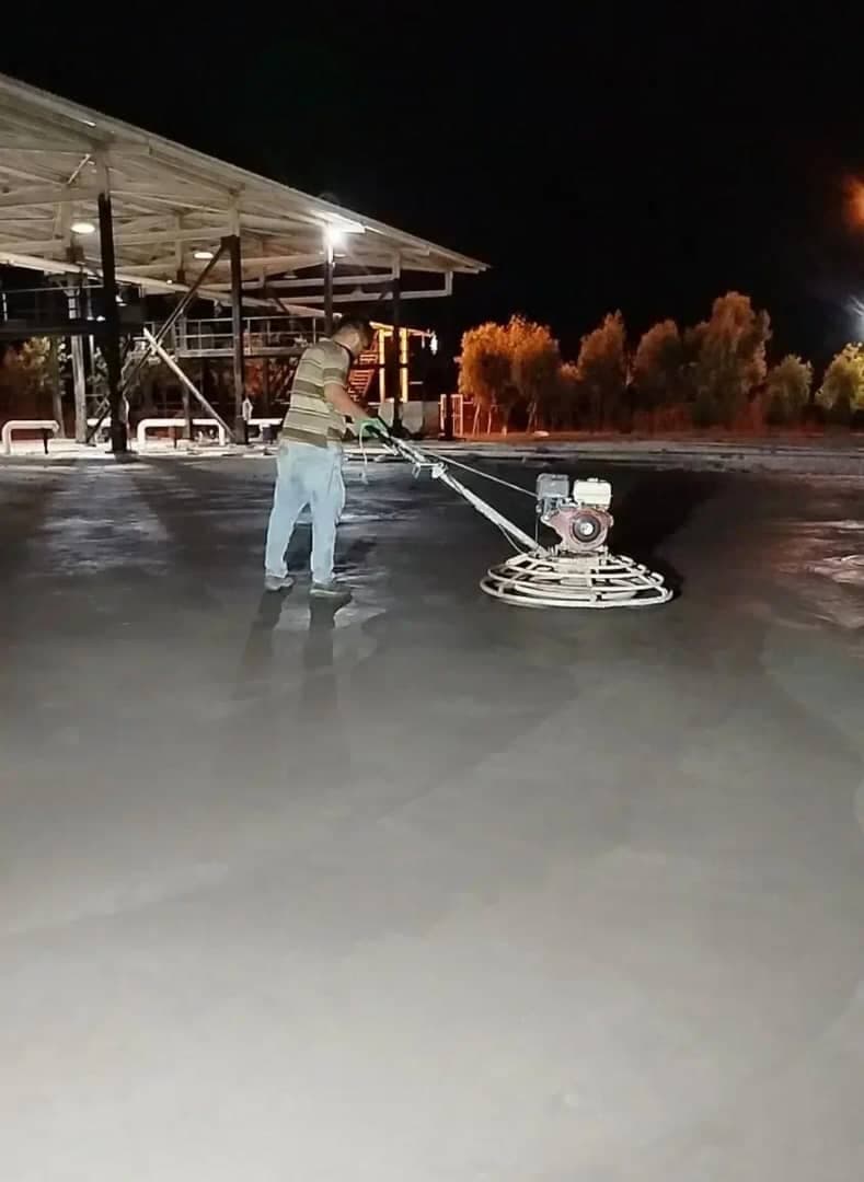 بتن ریزی با ماله پروانه نوری در همدان