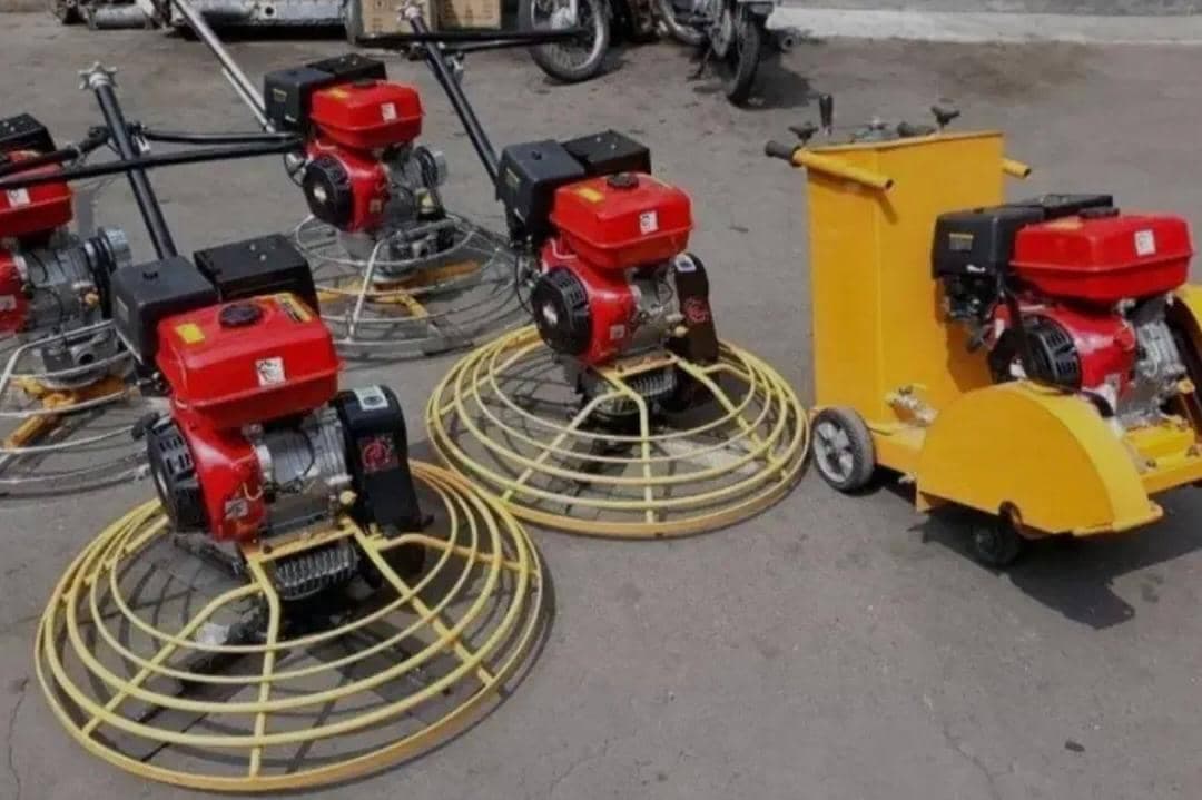 بتن ریزی با ماله پروانه نوری در همدان