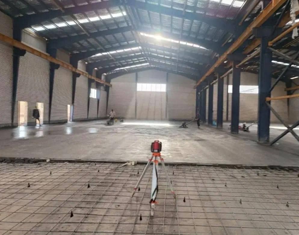 بتن ریزی با ماله پروانه نوری در همدان