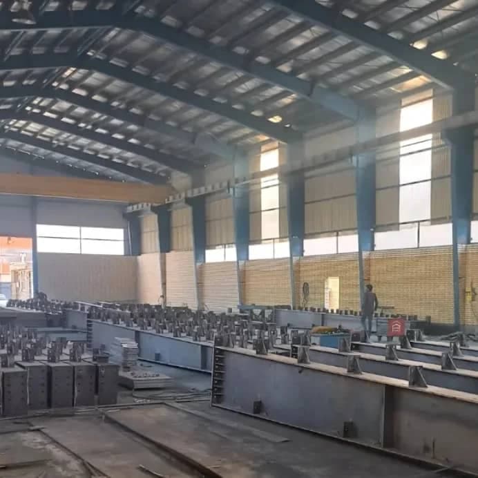 سوله سازی اهرام سوله سپاهان ساخت و نصب استراکچر فلزی در یزد