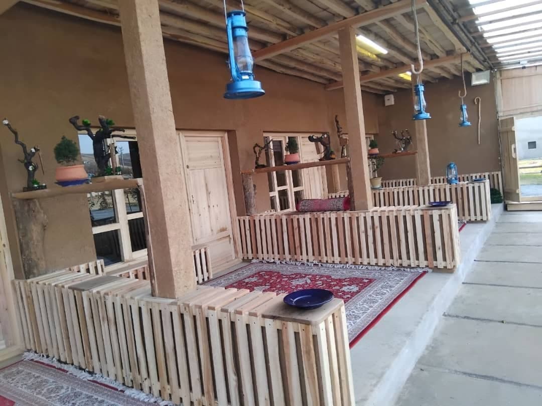 رستوران سنتی کباب ماهی خانواده در سقز