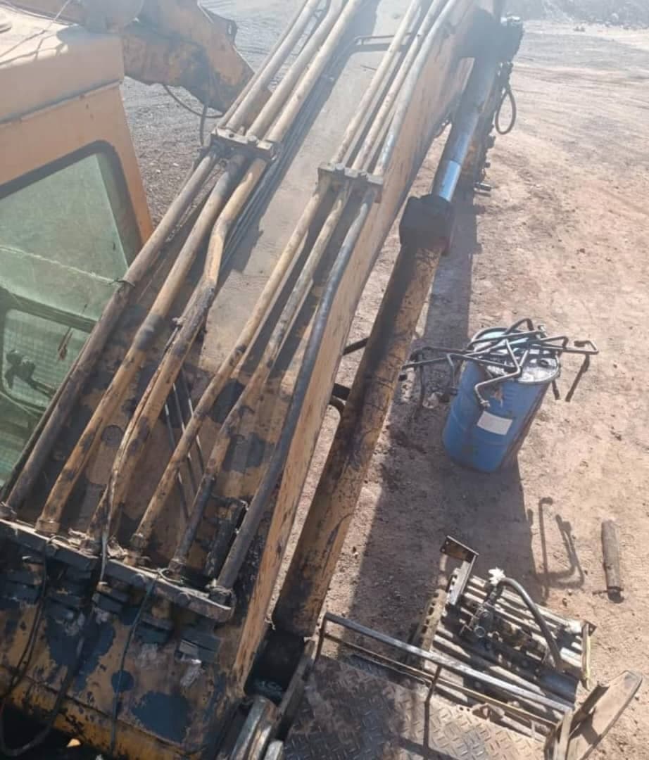 تعمیرات بیل مکانیکی و لودر کرمان هیدرولیک اقبالی در کرمان