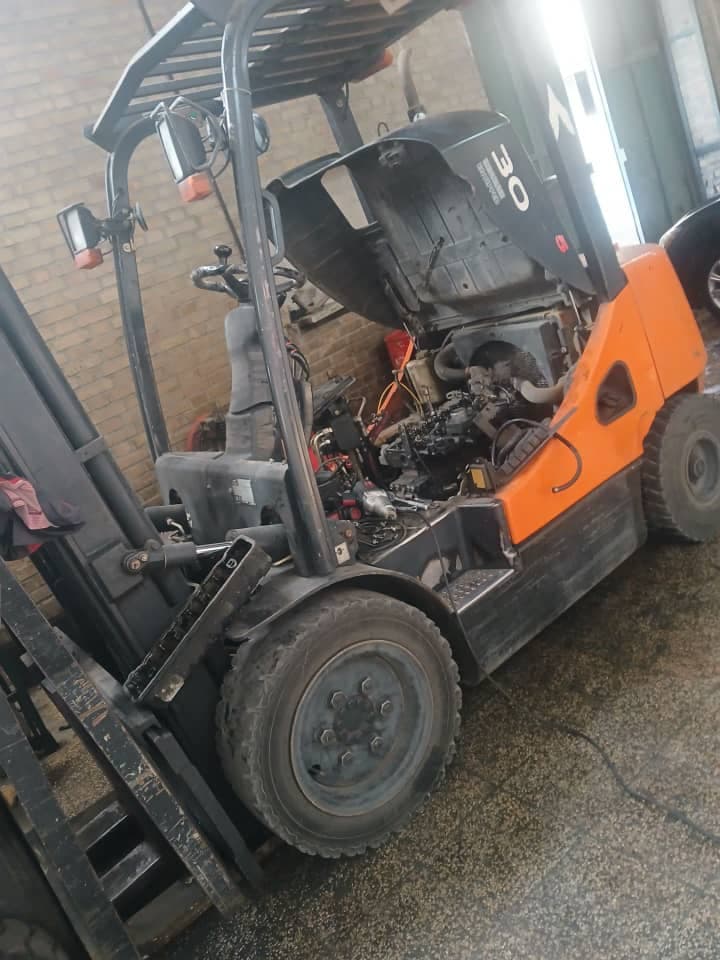 تعمیرات لیفتراک تویوتا و سپاهان CLARK شیرین سو در مشهد