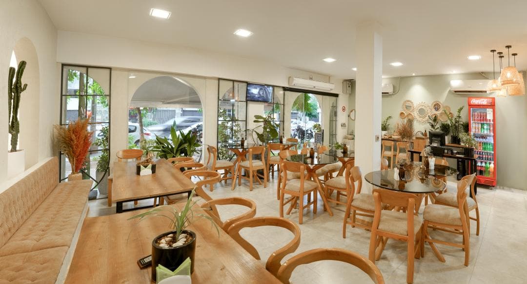 کافه رستوران ماه و شاه در مشهد