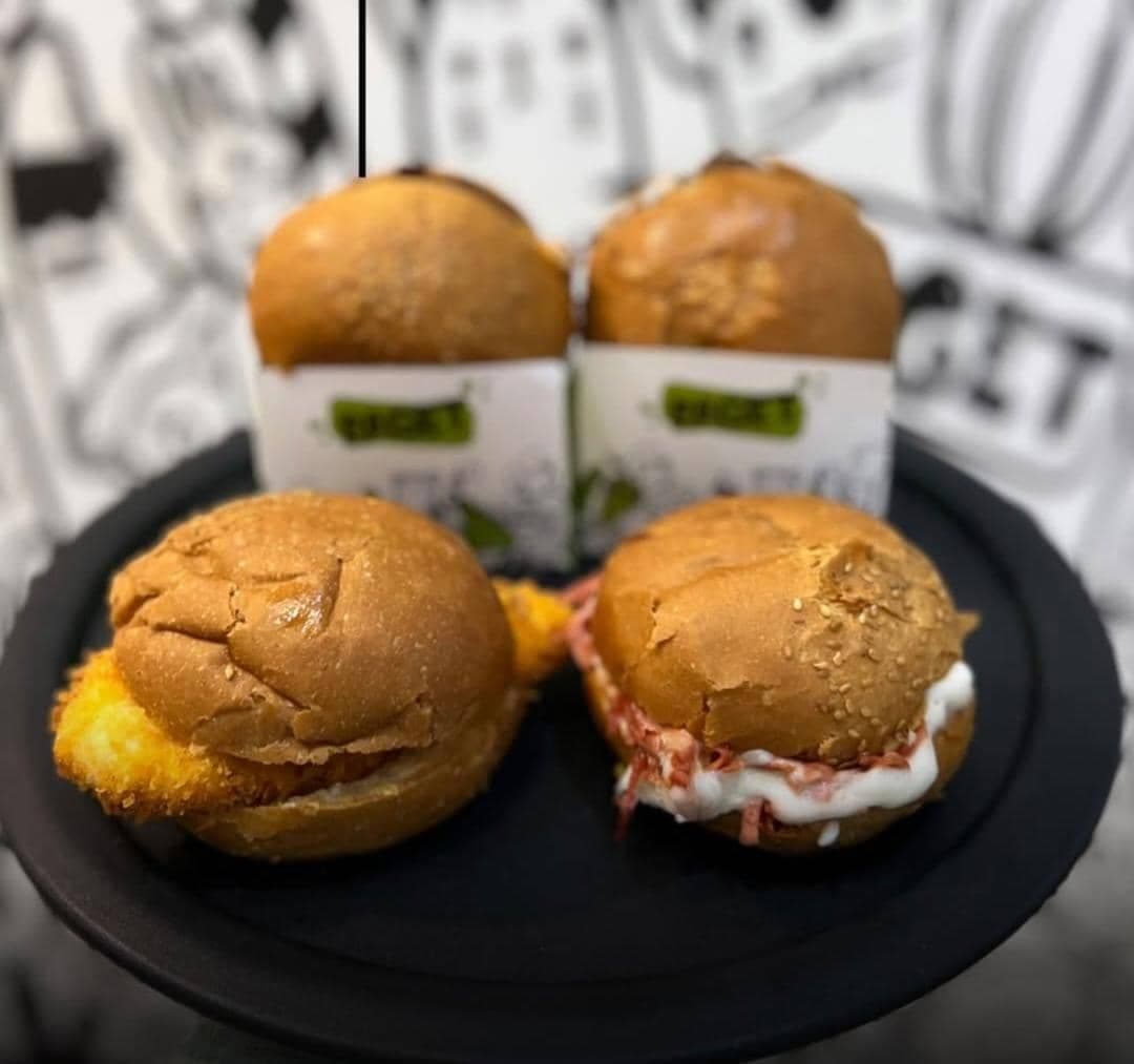 فست فود باگت اهتمامی در صدر آباد اردکان