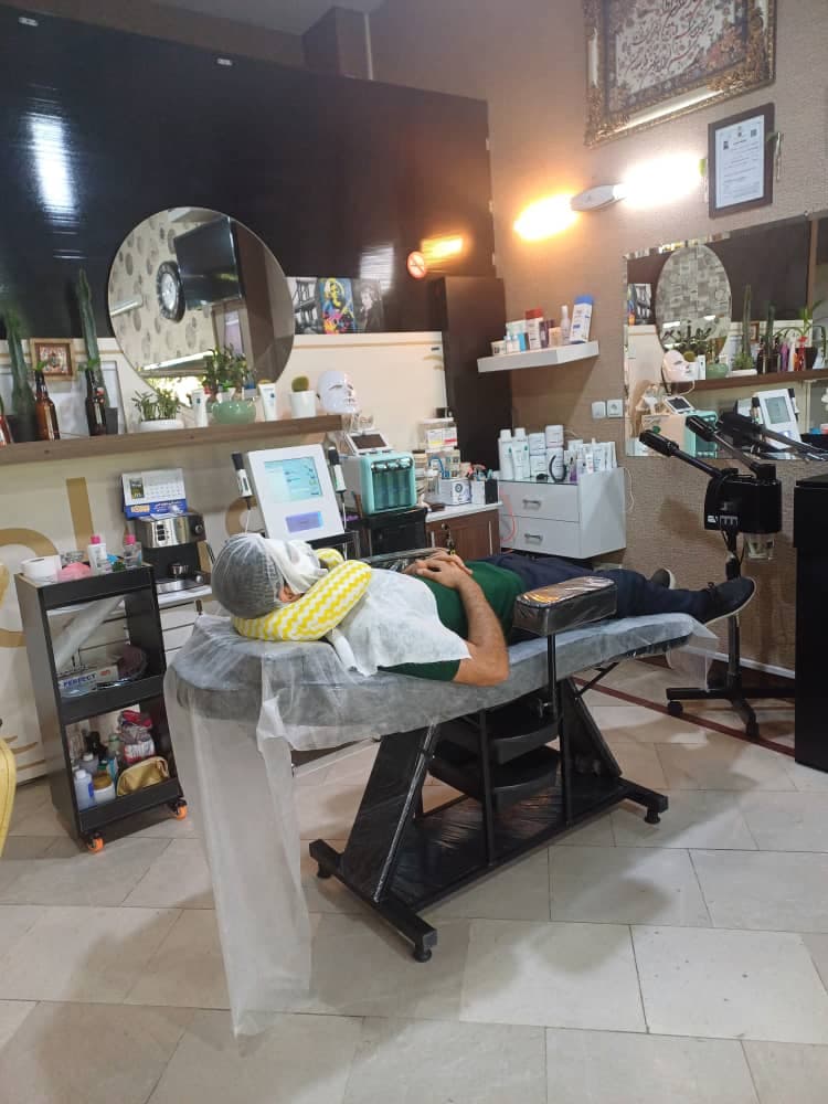 آموزش و خدمات پاکسازی پوست VIP آقایان درشافیشال در اصفهان