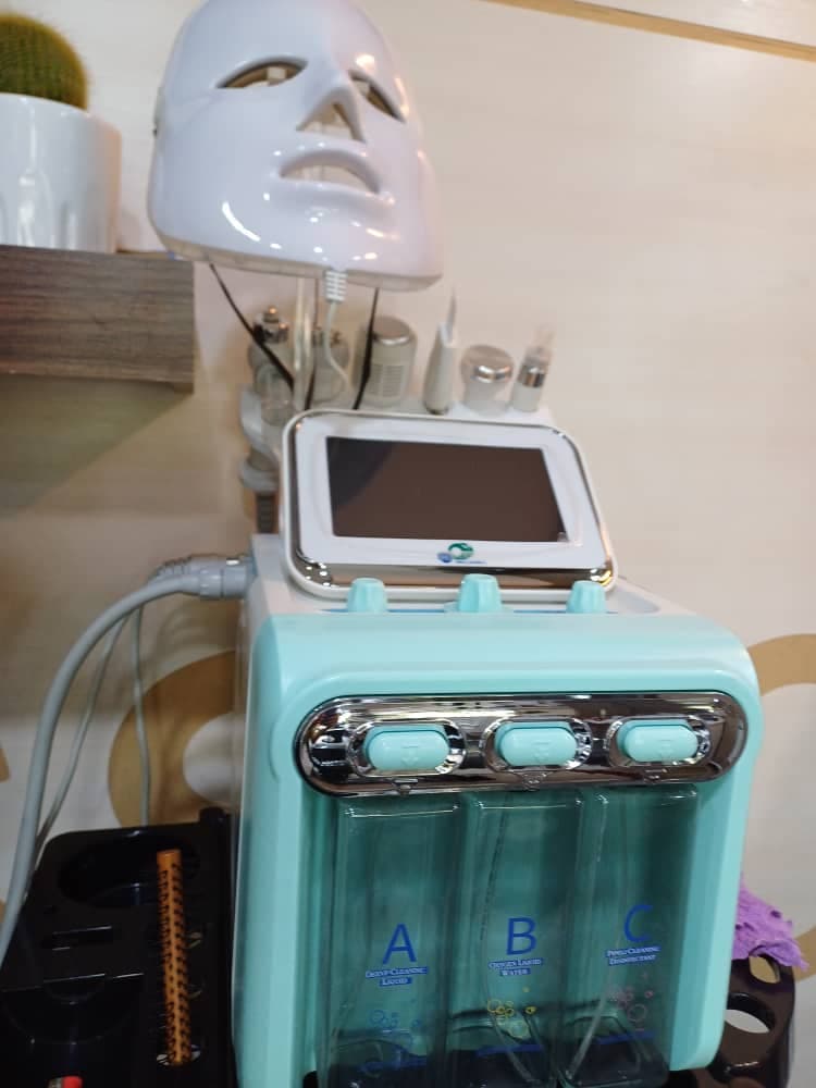 آموزش و خدمات پاکسازی پوست VIP آقایان درشافیشال در اصفهان