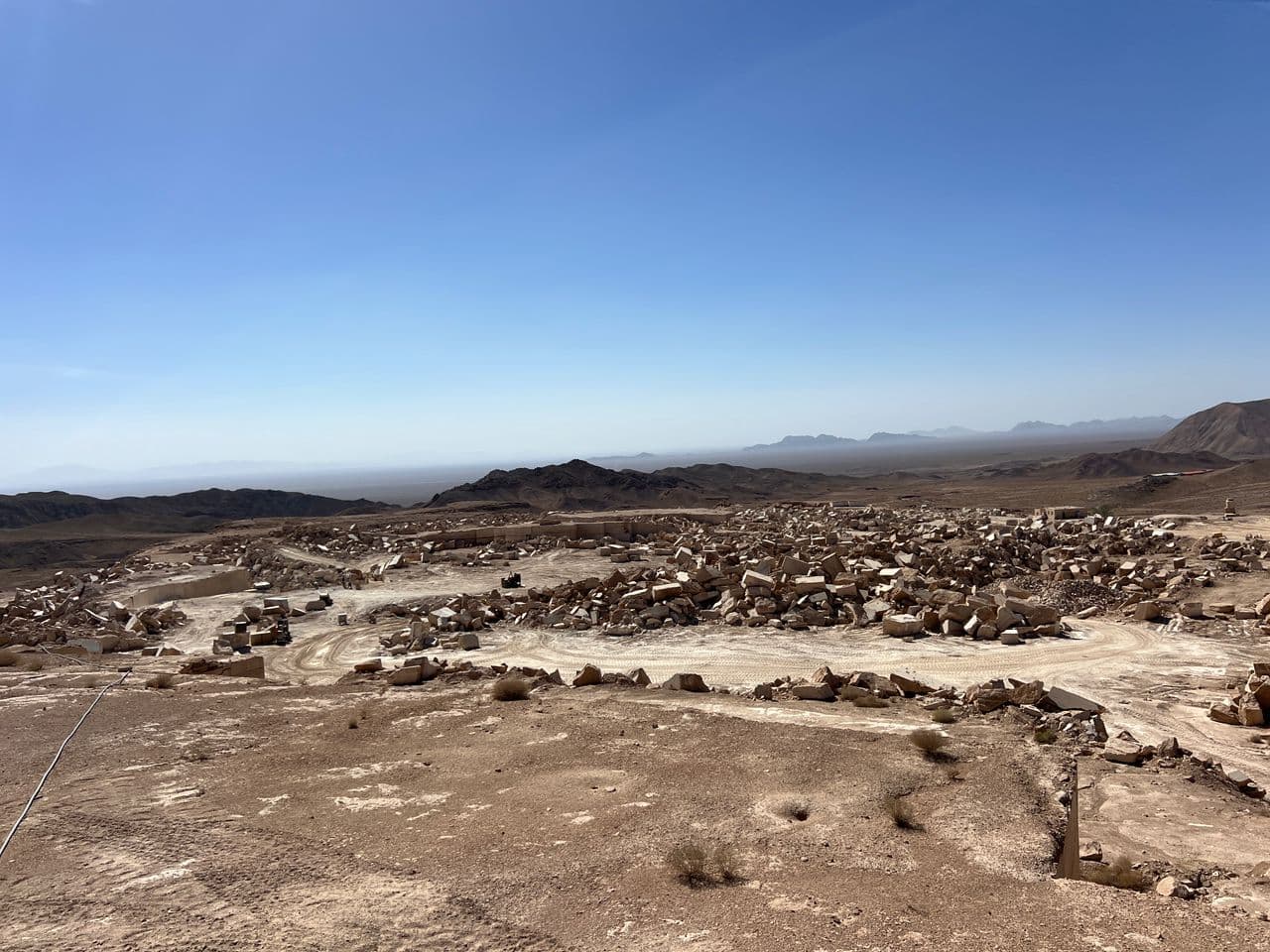 تولید و فروش سنگ تراورتن به مدیریت امیر غریب شاهی در دهشیر یزد