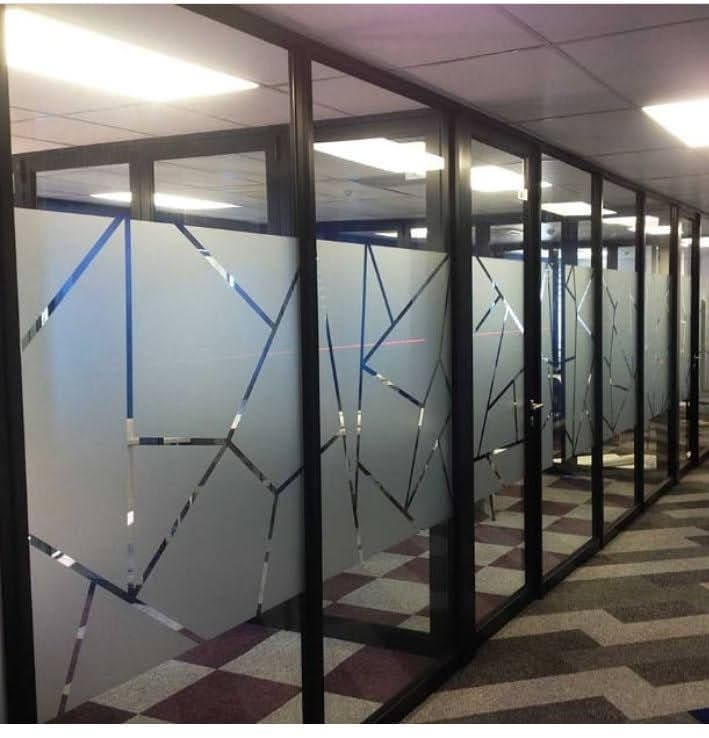 نصب و اجرا شیشه سکوریت بهنام ذکی در کمالشهر