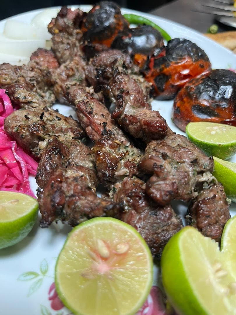 رستوران سنتی و محلی عنبری در آبکنار بندر انزلی