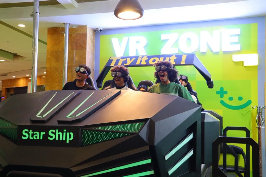 سینما واقعیت مجازی مجتمع تفریحی آرمان در خیابان نواب مشهد