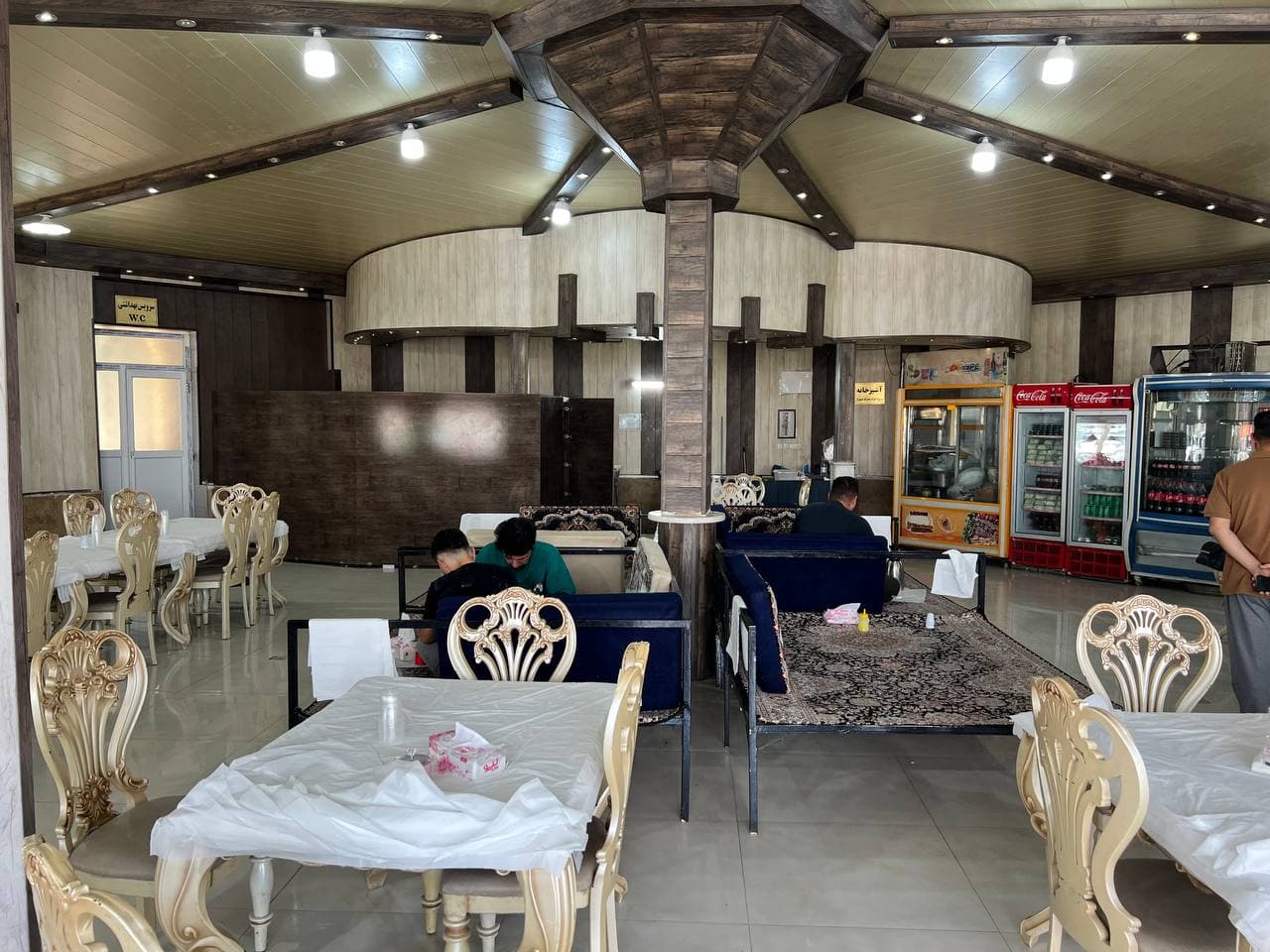 رستوران اکبرجوجه HAJ برادران کلبادی نژاد در کاشان