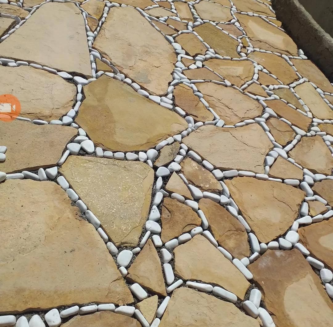 پخش و اجرای سنگ کوهی ورقه ای خوش اندام در دماوند