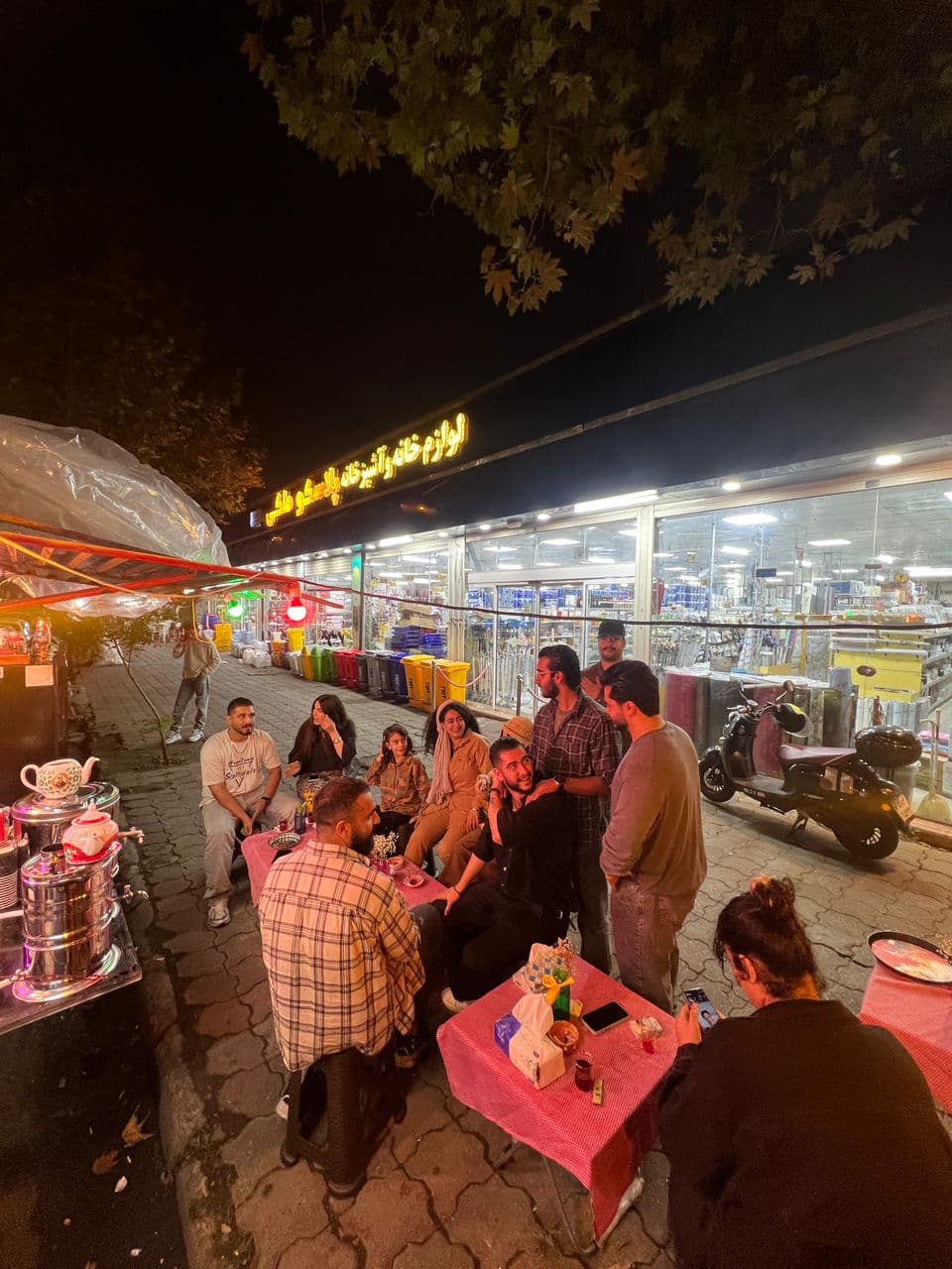 چای فروشی ماشینی تی نوش در شهر رشت