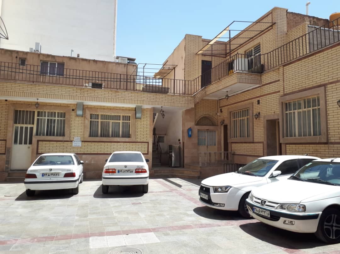 مجموعه اقامتی سنتی آسایش در قم