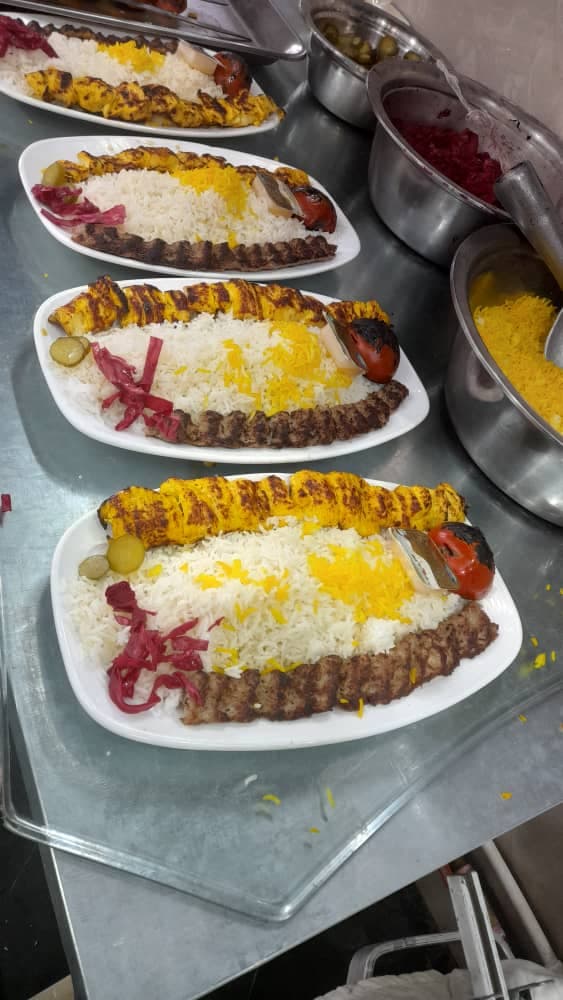 رستوران سنتی شهریار به مدیریت زهره وند در ملایر